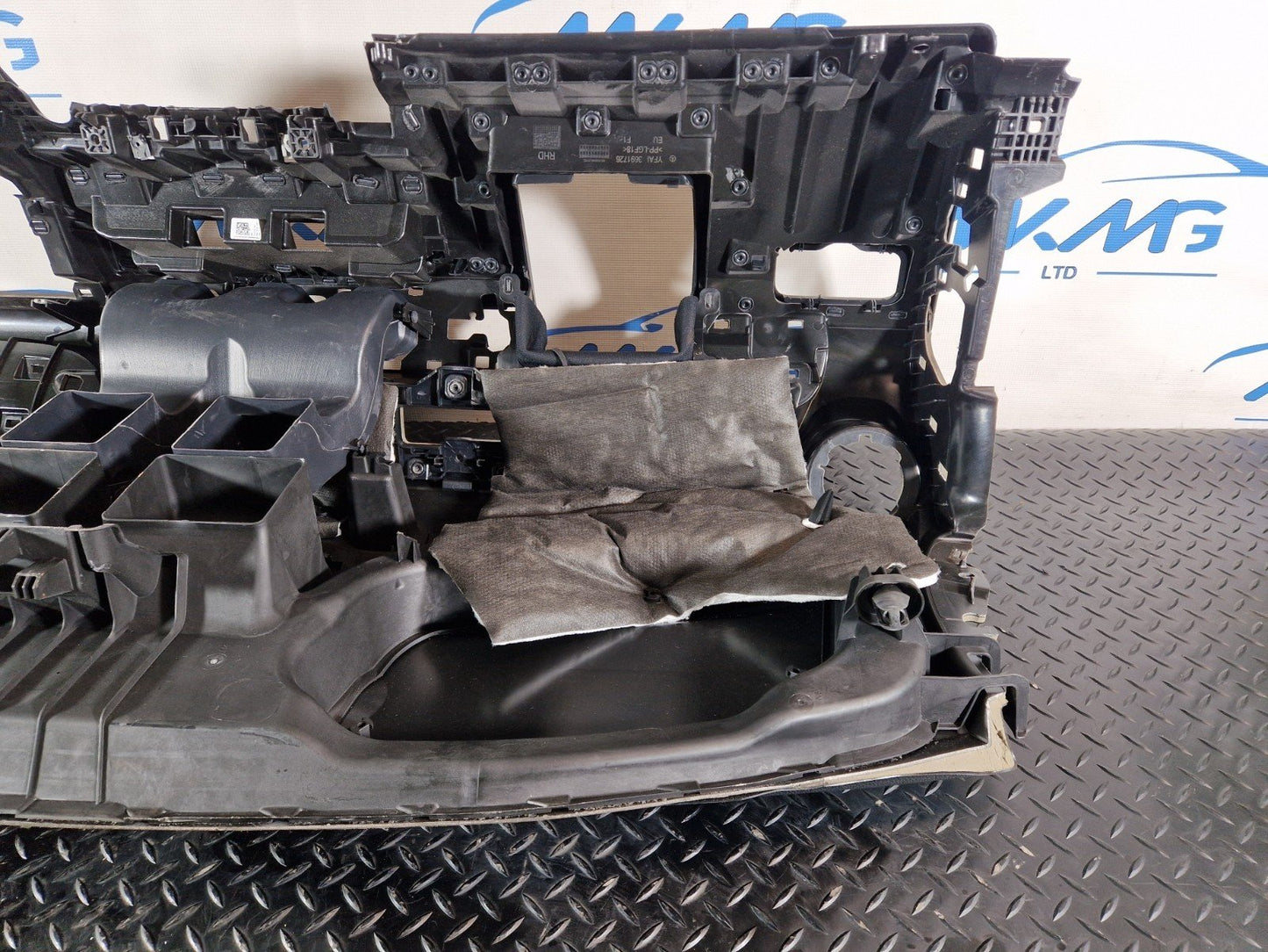 19-ON MERCEDES BENZ B CLASS W247 GENUINE DASHBOARD PANEL WITH A-BAG A2478607302