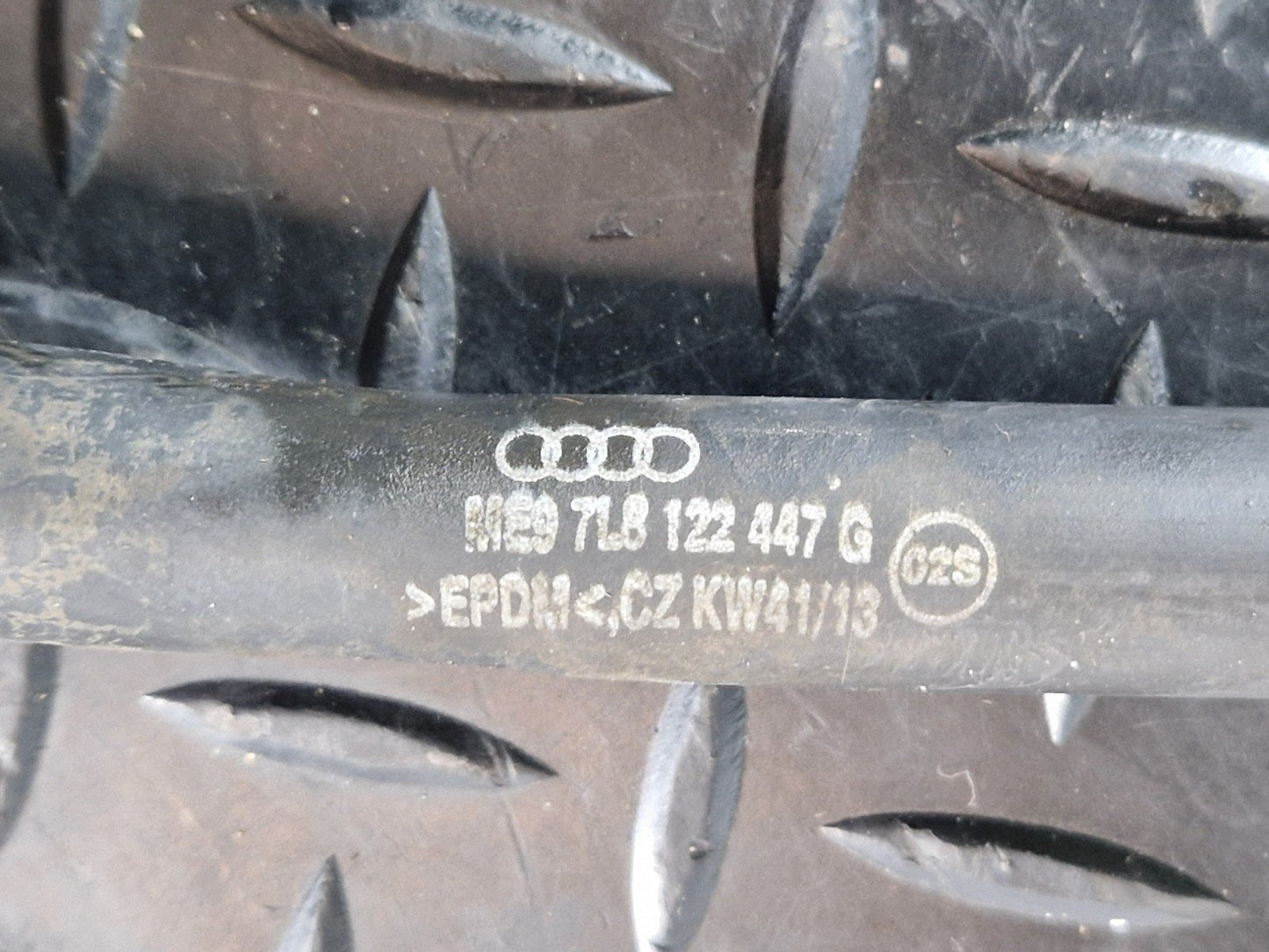 10-15 AUDI Q7 4L 3.0 DIESEL BREATHER VENT PIPE HOSE TUBE LINE 7L8122447G