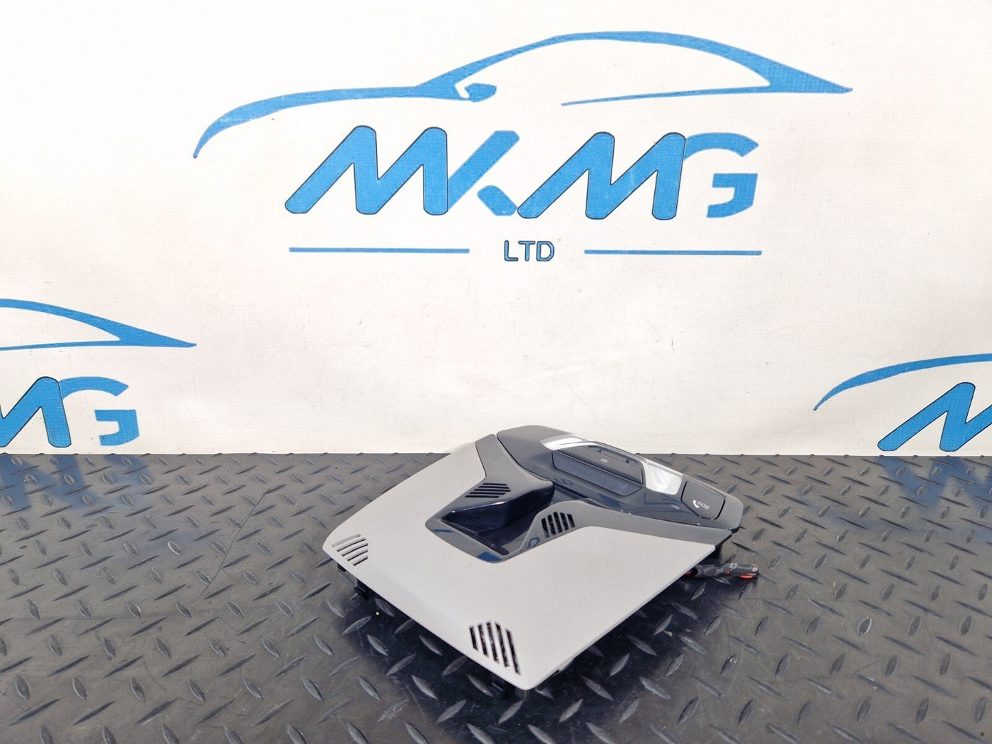 20-24 BMW 1 SERIES F40 FRONT CENTER ROOF INTERIOR COURTESY FUNCTION LIGHT PANEL