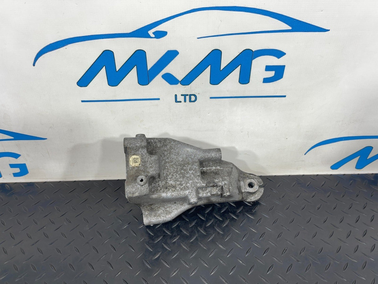 14-21 MERCEDES BENZ C300h W205 ENGINE SUPPORT MOUNT BRACKET RIGHT A6512234304