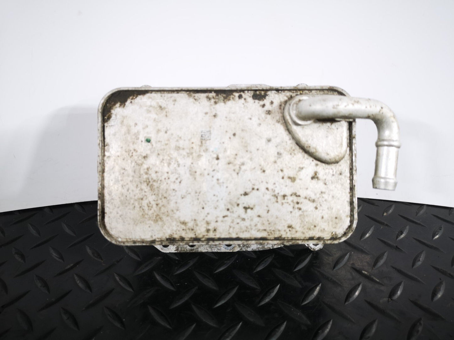 16-19 AUDI A4 B9 S-LINE GENUINE V6 3.0TDI CSW CSWB ENGINE OIL COOLER 059117015N