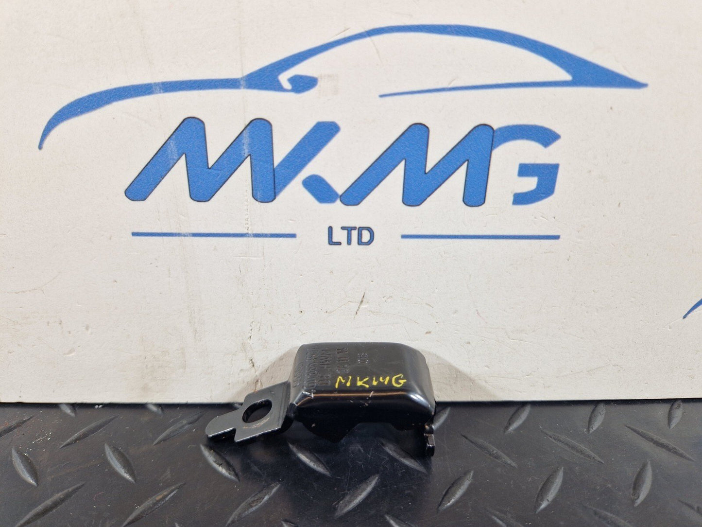12-18 AUDI A6 C7 GENUINE OEM REAR SEAT MOUNT CLAMP BRACKET 4G0886193A