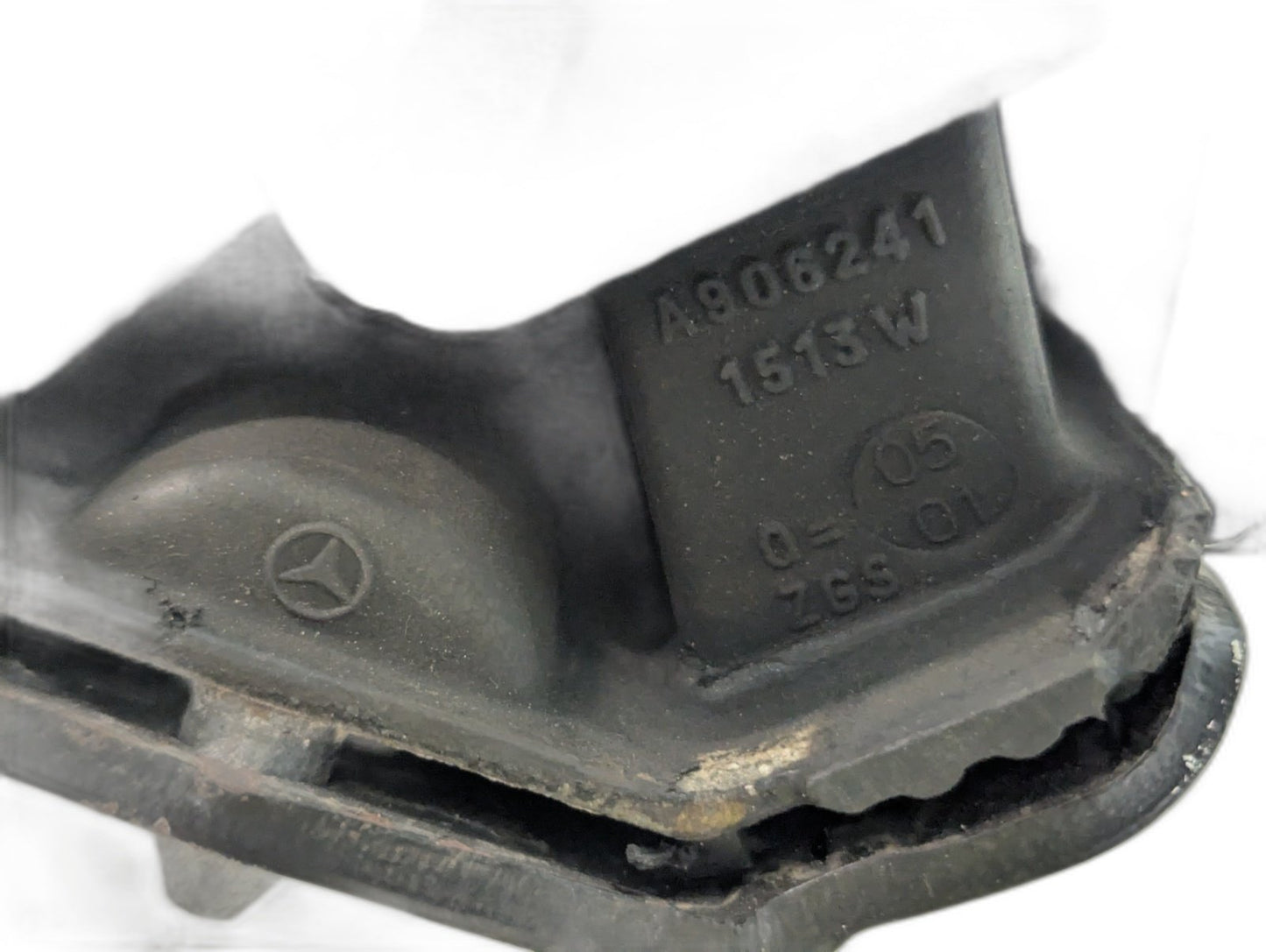 18-ON MERCEDES BENZ SPRINTER W907 LEFT PASSENGER SIDE ENGINE MOUNTING A906241