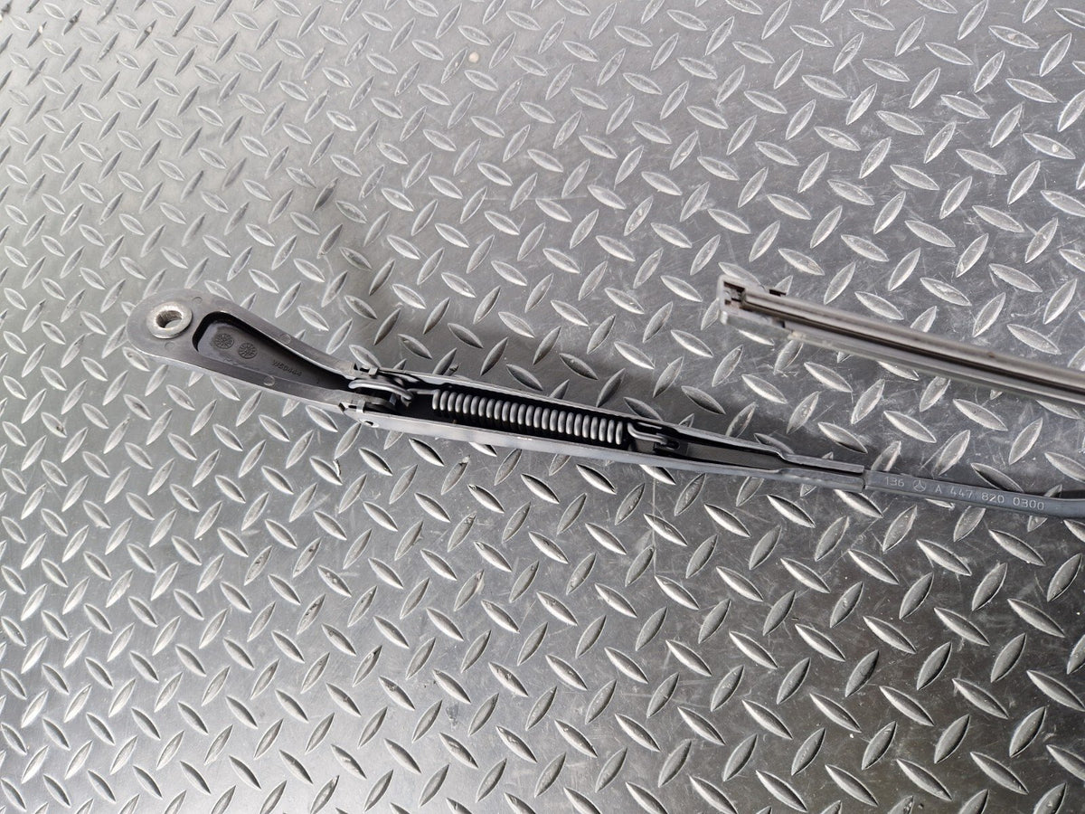 Mercedes-Benz Vito W447 Genuine Right O/S Front Wiper Arm A4478200300