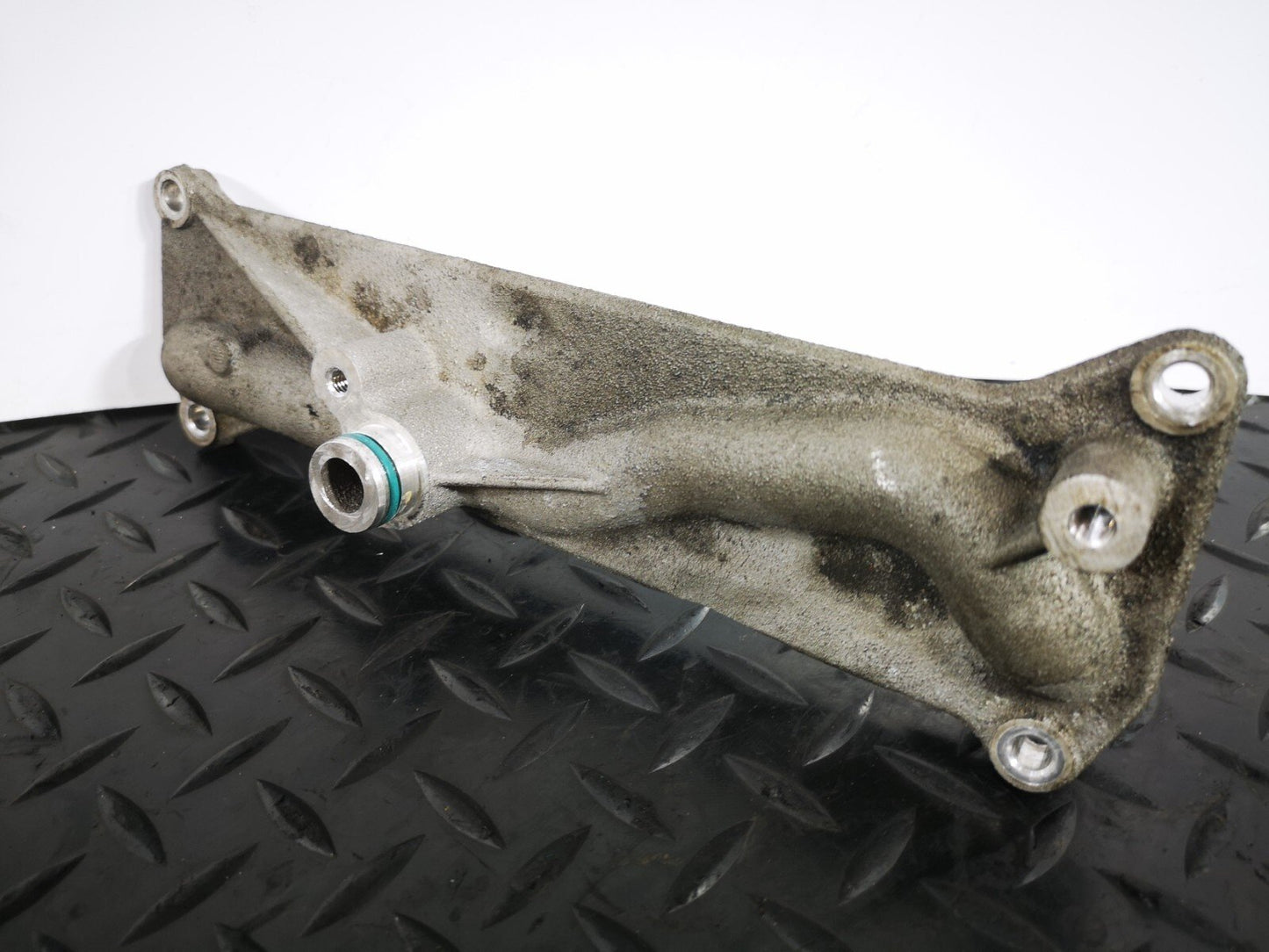 16-19 AUDI A4 B9 S-LINE GENUINE V6 3.0TDI CSW EGR COOLER BRACKET 059131680