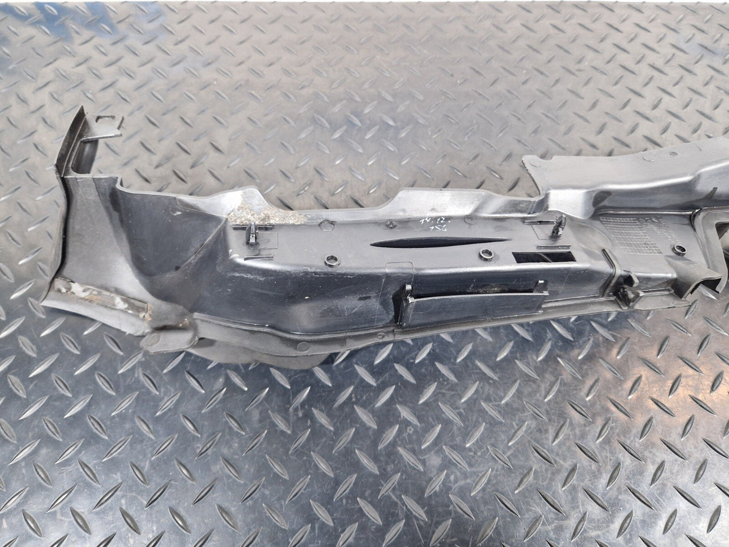 16-23 AUDI A5 F5 S-LINE FRONT RIGHT WING FENDER SEAL TRIM 8W6821170C