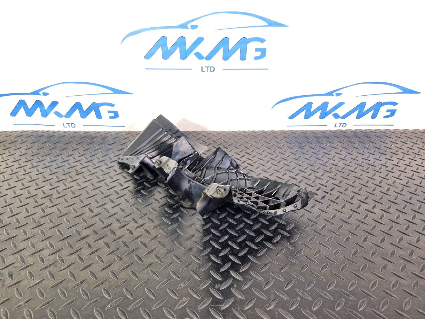 18-ON MERCEDES BENZ A CLASS W177 UNDERTRAY SUBFRAME TRIM SHIELD A2475240100