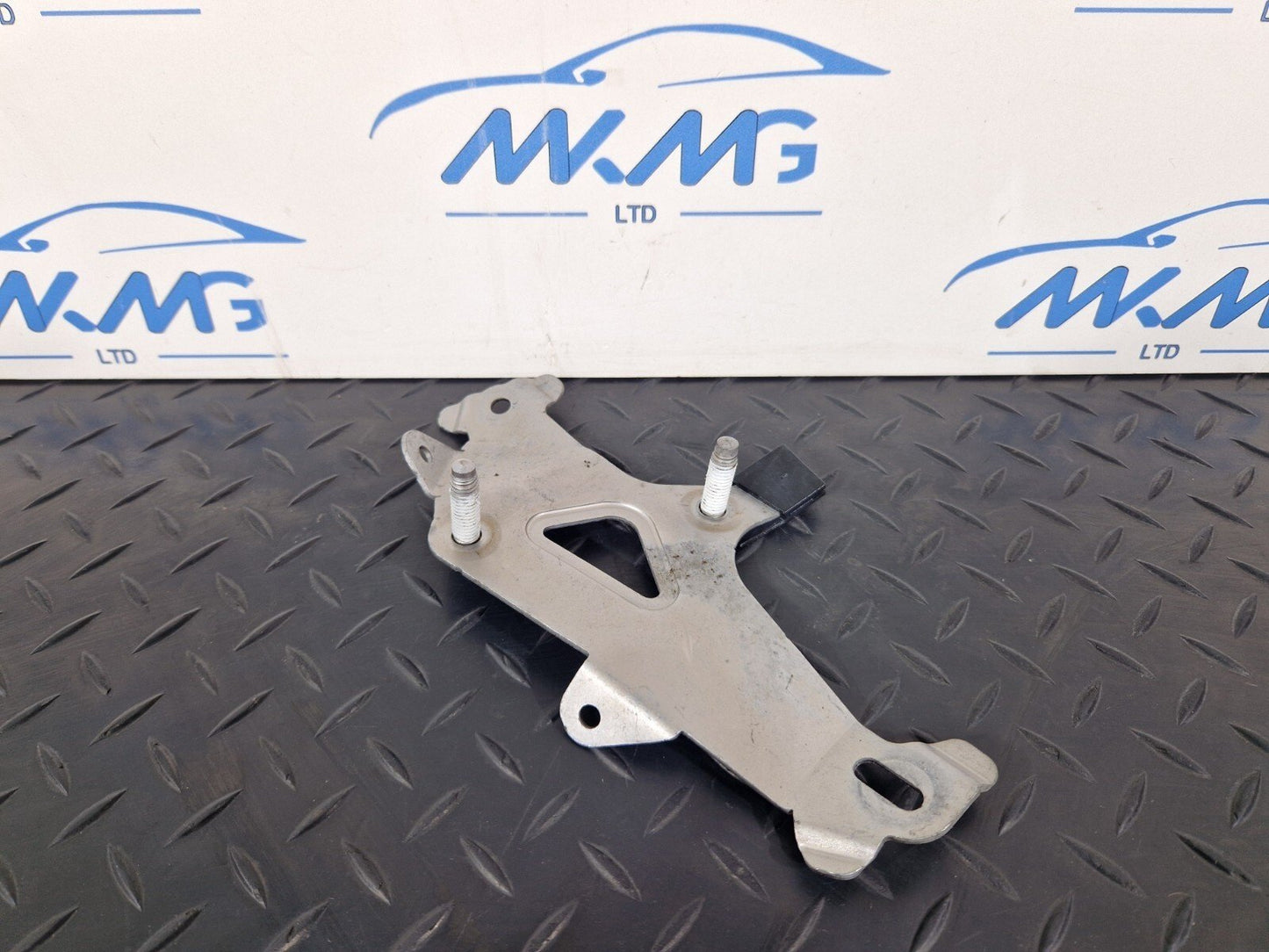 19-ON MERCEDES BENZ CLA C118 GENUINE FUEL TANK VALVE HOLDER BRACKET A2474762100