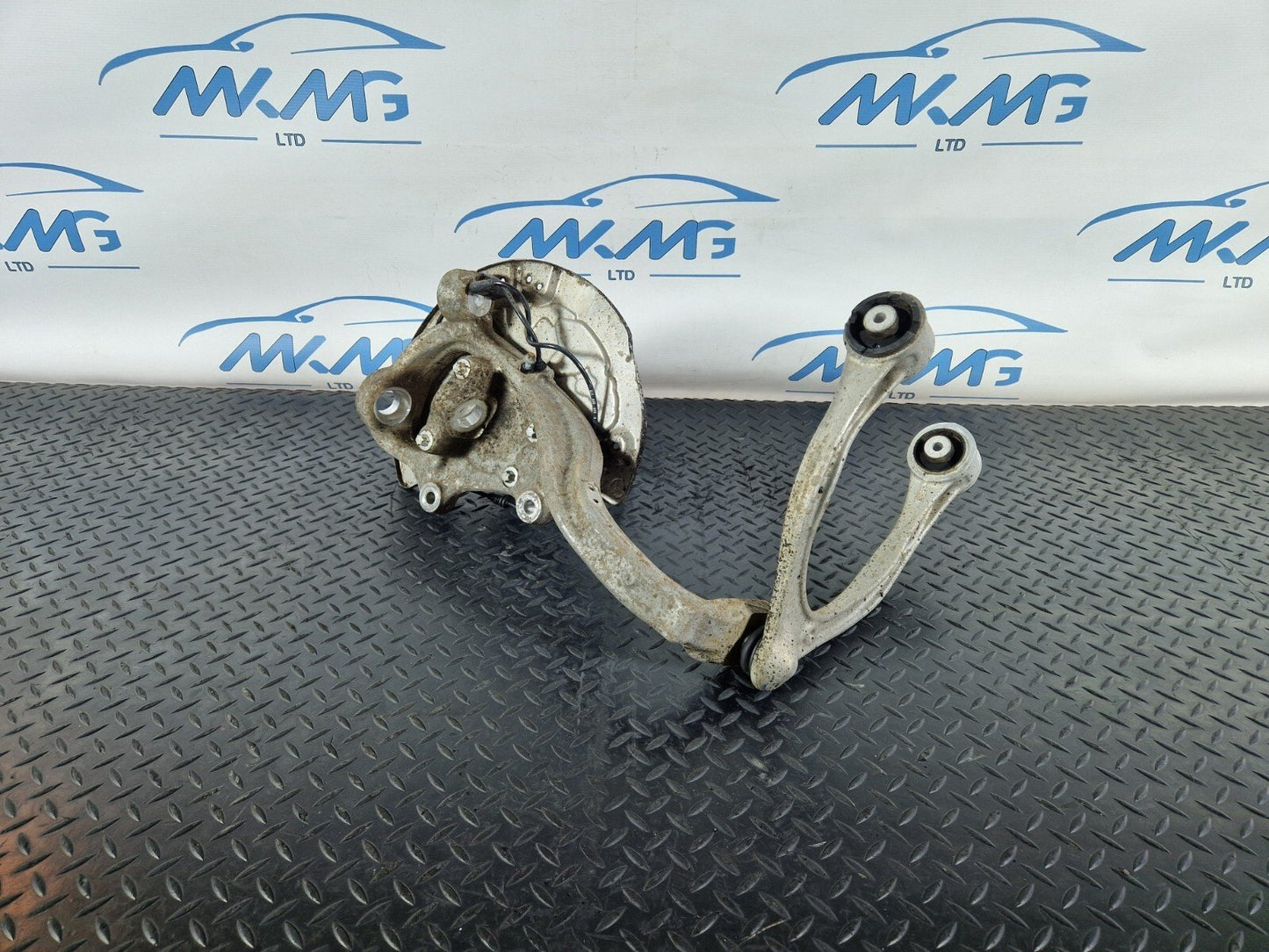 14-21 MERCEDES BENZ W205 FRONT RIGHT O/S WHEEL HUB A0004213520 A2052200