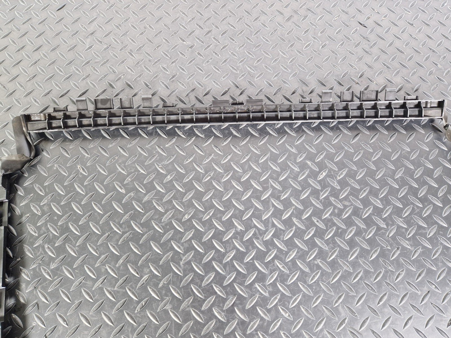 14-21 MERCEDES BENZ C200d W205 UPPER AIR DUCTING FOR RADIATOR A2055050430