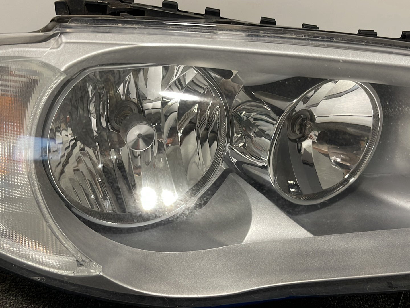 BMW 120i E87 Hatchback Genuine Front Right O/S Driver Headlight 6924488