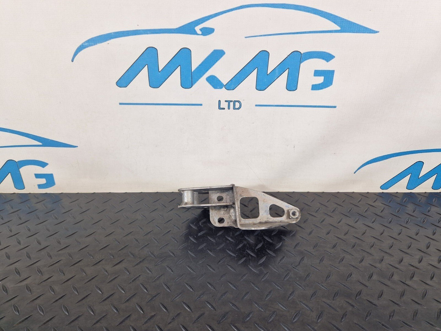 10-17 AUDI A8 4H FRONT LEFT N/S UNDERRUN BAR BRACKET MOUNT 4H0399655B