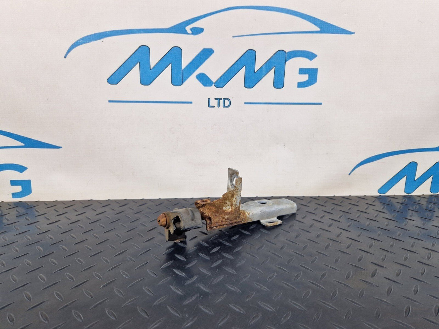 14-21 MERCEDES C200D W205 OEM EXHAUST PIPE MOUNT HOOK BRACKET HOLDER A2054902440