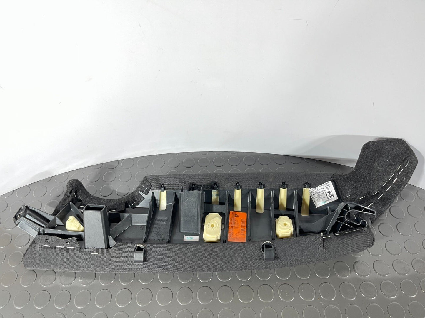 16-19 AUDI A4 B9 ESTATE GENUINE REAR RIGHT DRIVER SIDE CLOTH BOLSTER 8W0885704