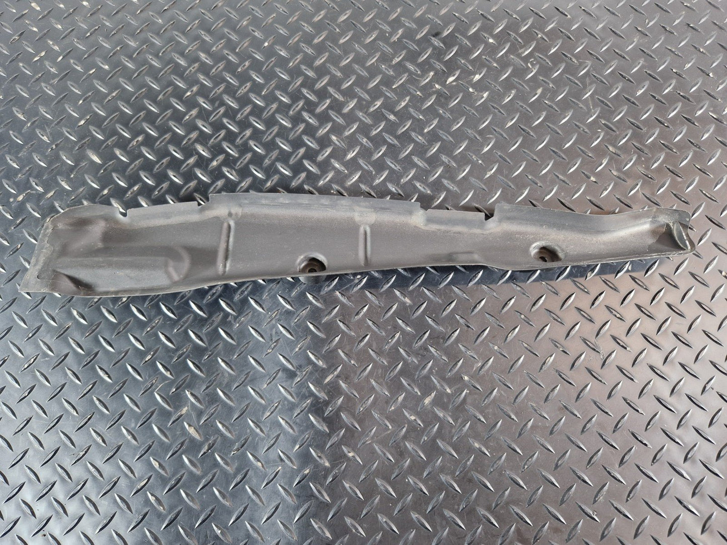 16-19 AUDI A4 B9 OEM FRONT RIGHT WING FENDER FILLER INSULATOR 8W0821112