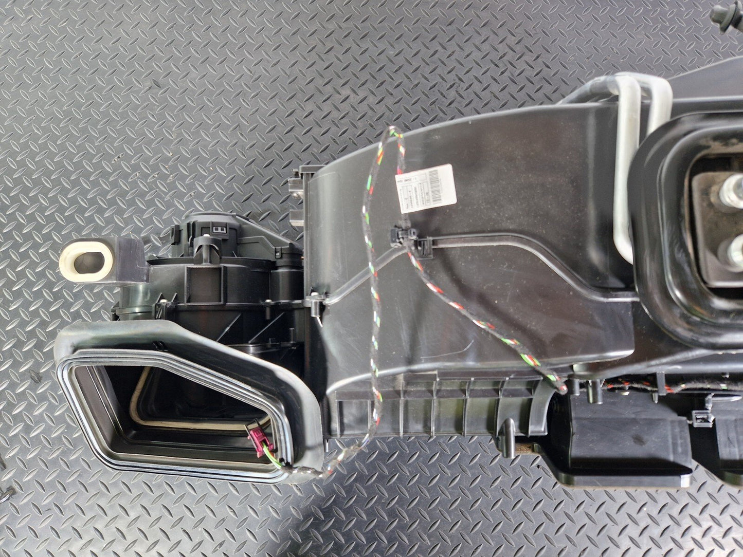 18-ON MERCEDES BENZ A CLASS W177 GENUINE HEATER MATRIX BOX A2478300600