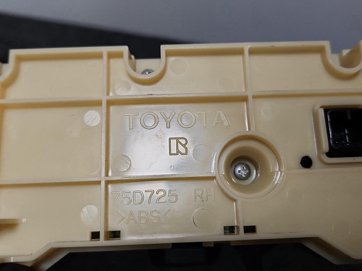 Toyota Prius MK3 (ZVW30) Hatchback Genuine Heater Control Switch Panel 75D725