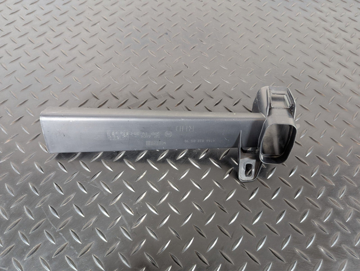 11-19 MERCEDES ML W166 GENUINE OEM TRANSVERSE DUCT TOP DRAIN PIPE A1668320590