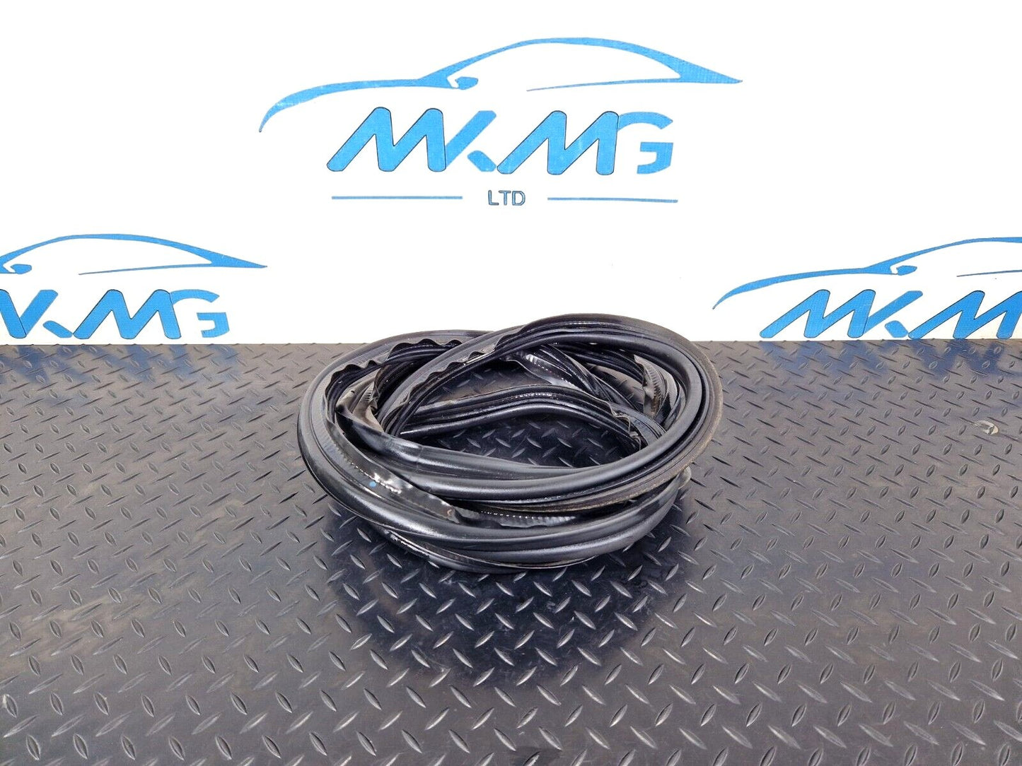 14-21 MERCEDES BENZ C200 W205 GENUINE TRUNK RUBBER SEAL A2057505700