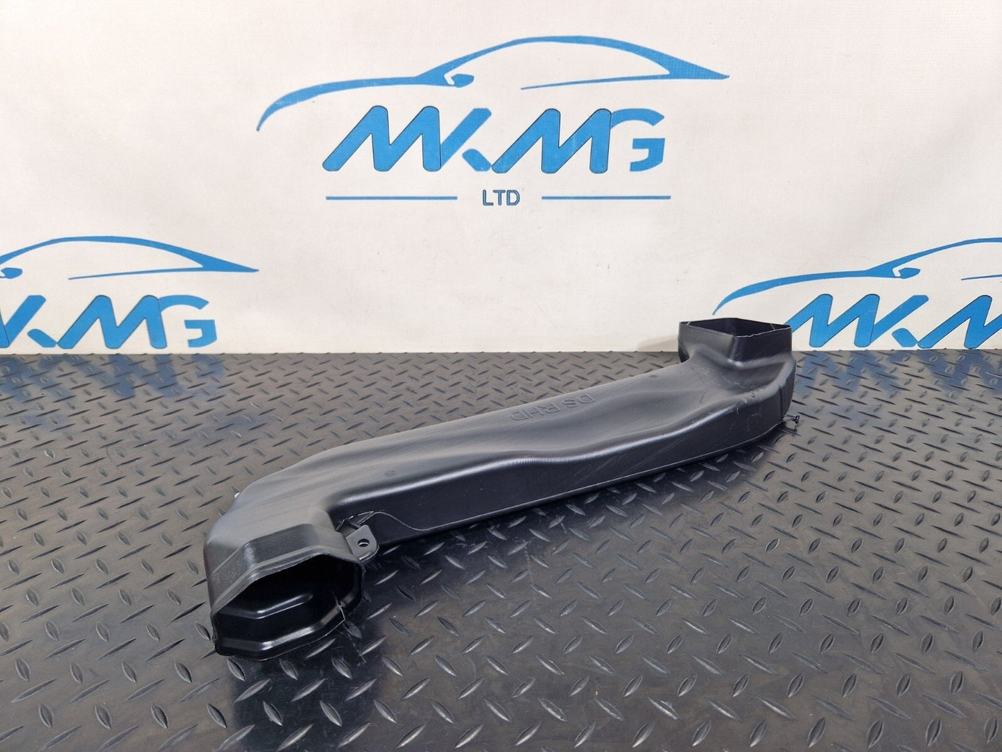 18-ON MERCEDES A CLASS W177 RIGHT SIDE DASHBOARD AIR INTAKE DUCT VENT 3308261