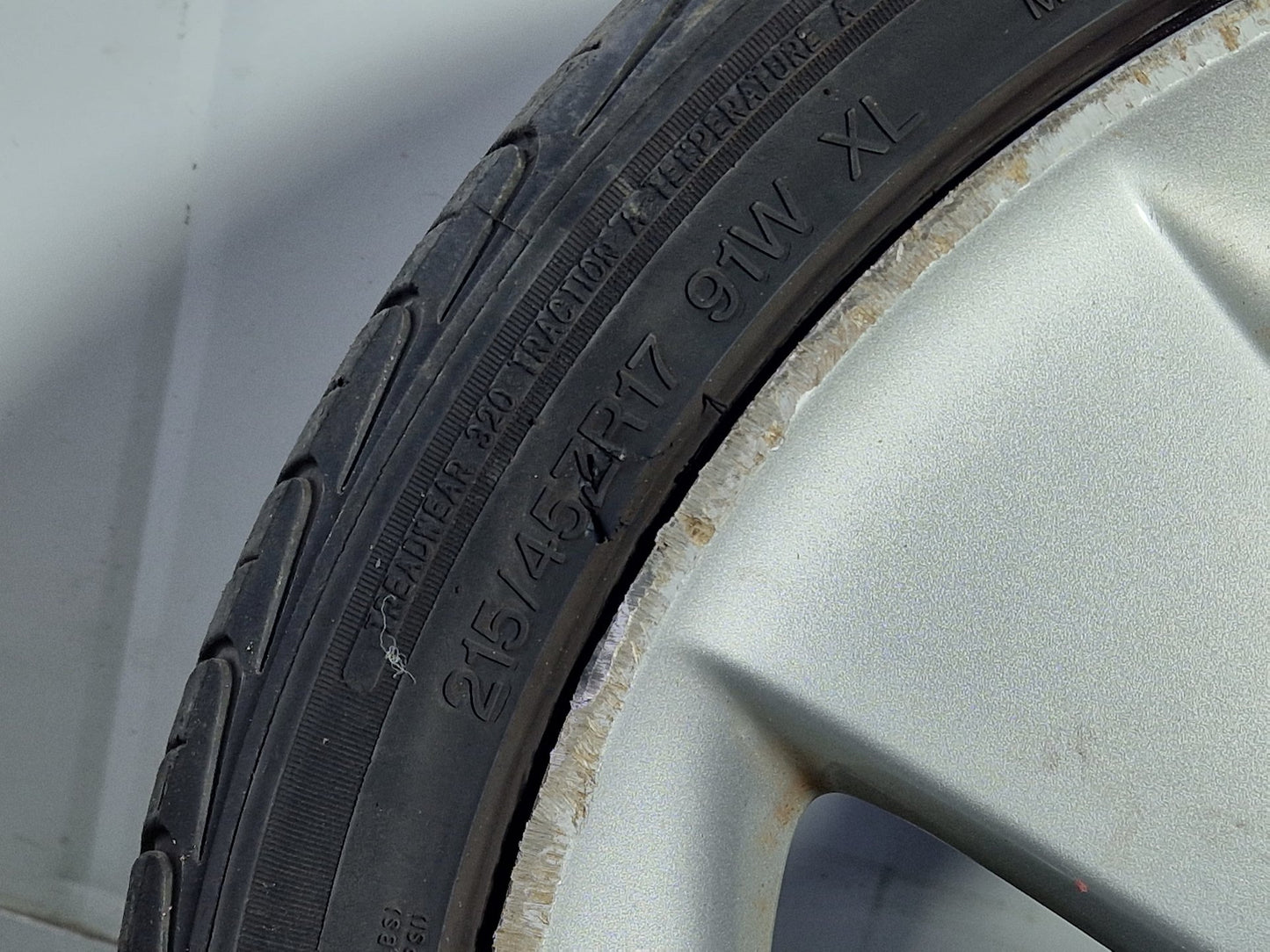 Toyota Prius MK3 (ZVW30) 17" Alloy Wheel with Tyre 215/45/17 ~3mm