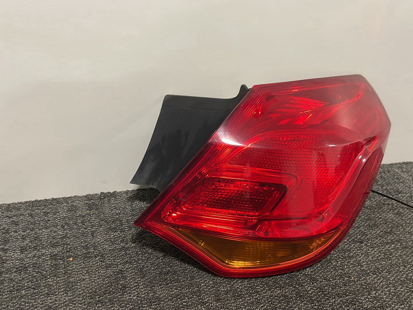 Vauxhall Astra MK6 (J) (A3400) Genuine Rear Right O/S Outer Tail Light 1090098