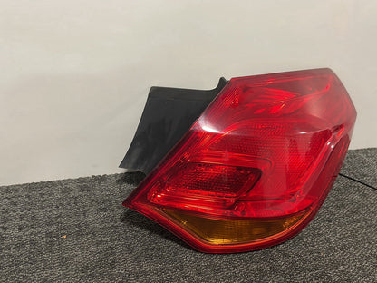 Vauxhall Astra MK6 (J) (A3400) Genuine Rear Right O/S Outer Tail Light 1090098