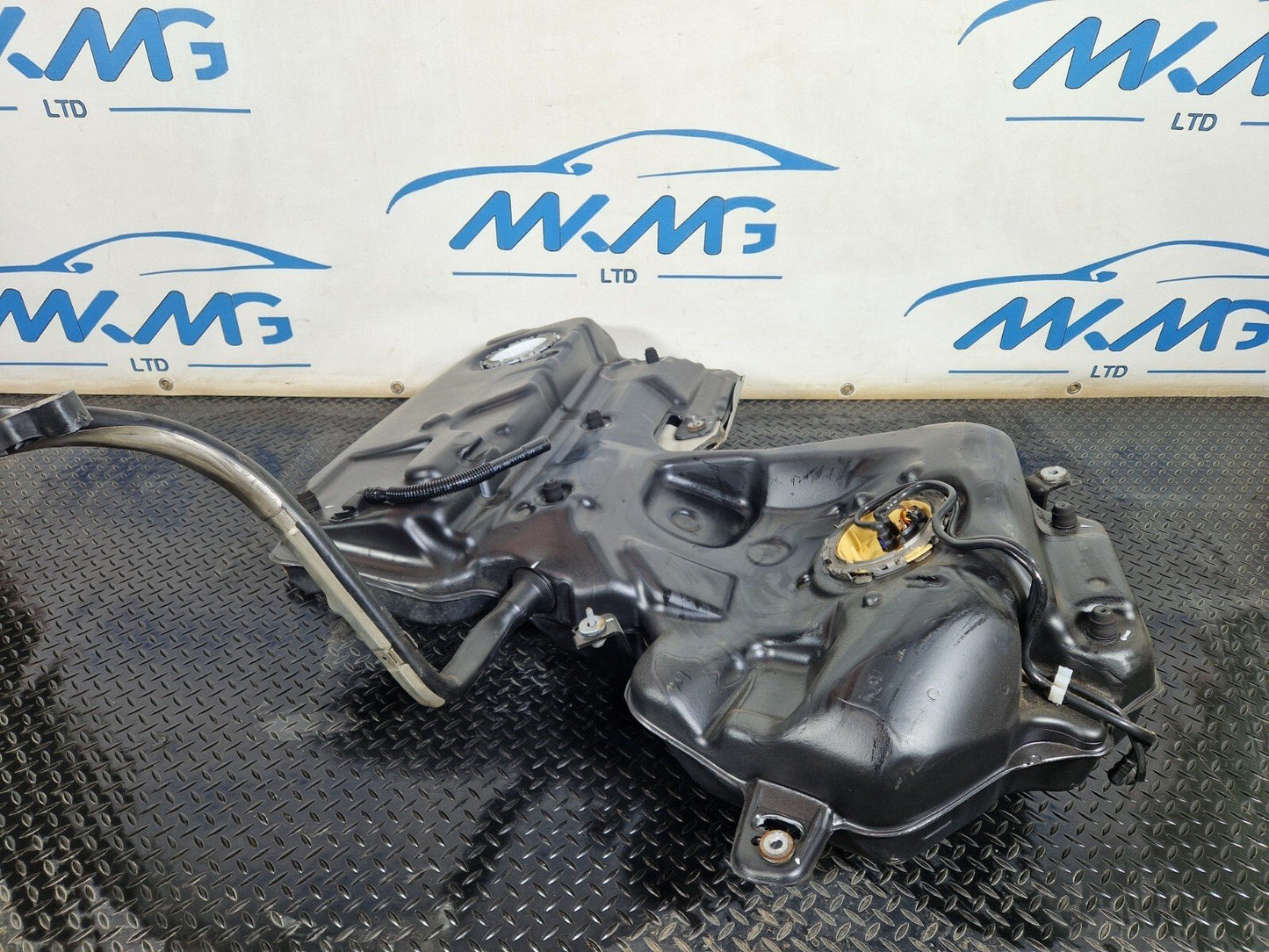 15-18 AUDI A7 4G OEM FUEL TANK 4GX201021