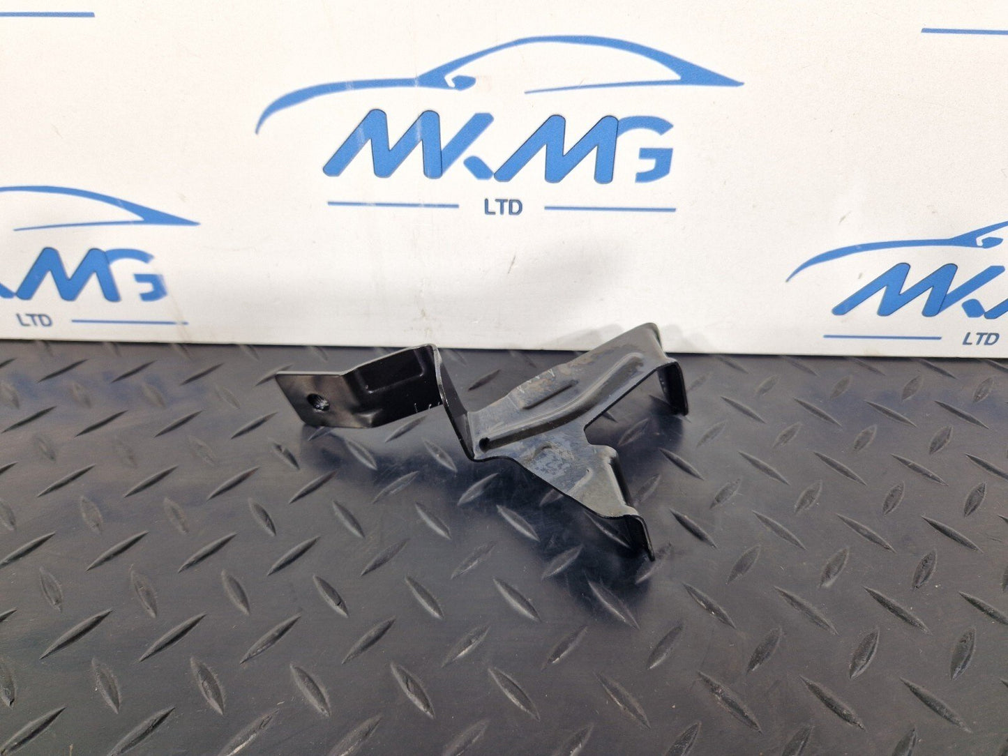 19-ON MERCEDES BENZ CLA C118 REAR RIGHT LOAD COMPARTMENT BRACKET A1776802003