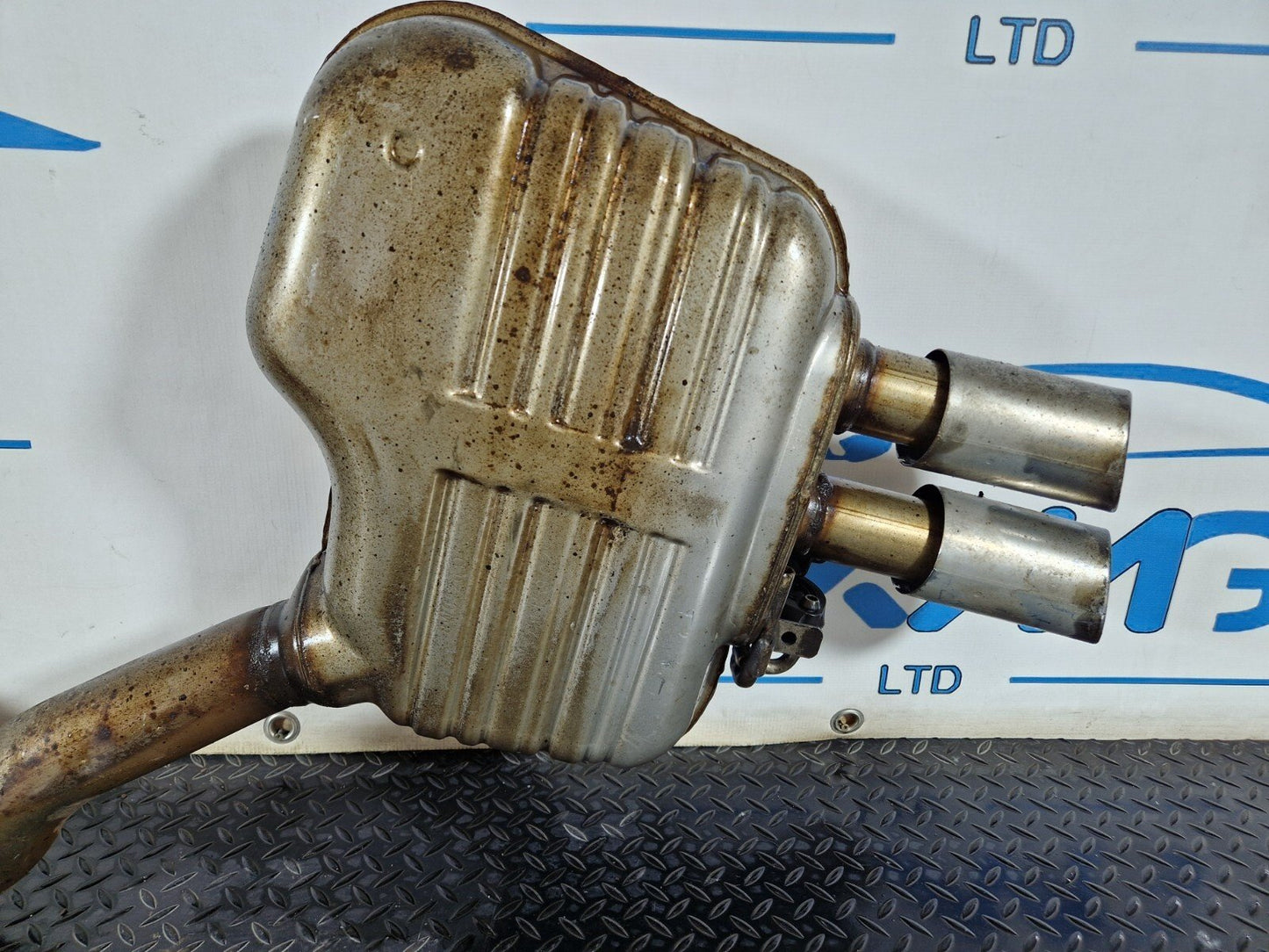 16-19 AUDI A4 B9 SALOON GENUINE EXHAUST SYSTEM BACK BOX SILENCER 8W0253411R