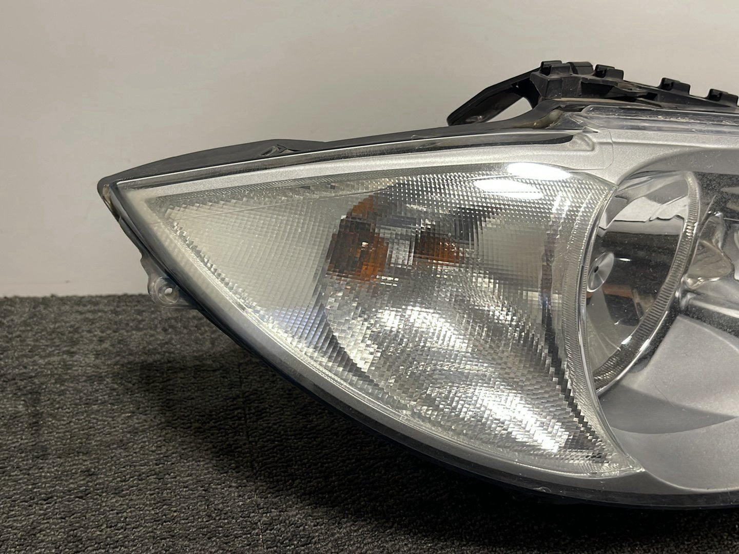BMW 120i E87 Hatchback Genuine Front Right O/S Driver Headlight 6924488