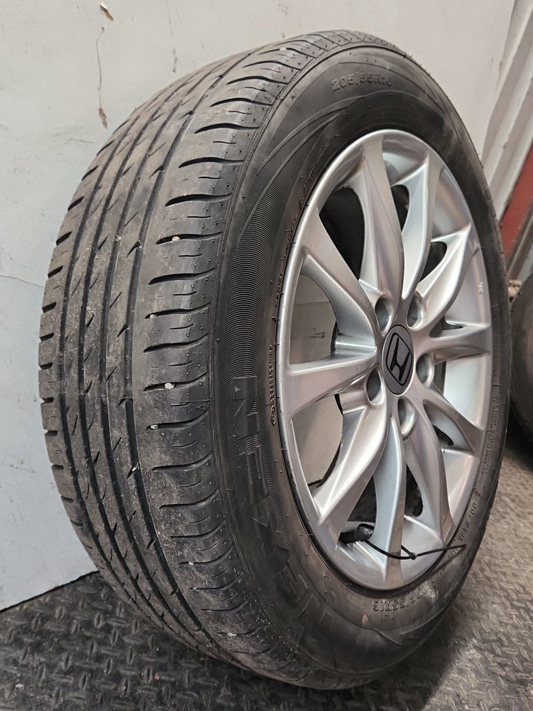 Honda Civic MK9 (FK27) 16" Alloy Wheel with Tyre 205/55/16 ~4mm 16065A