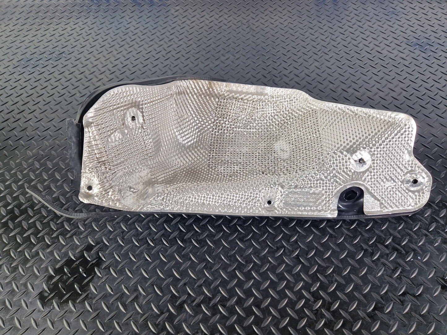 12-18 AUDI A6 C7 GENUINE OEM EXHAUST SILENCER HEAT SHIELD 4G0804165E 4G0819532B