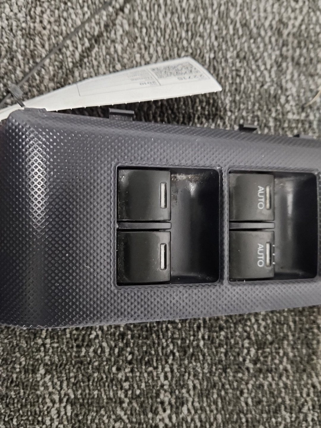 Honda Insight MK2 (ZE2) Hatchback Front Right Window Switch Trim C8H-HY4-E1