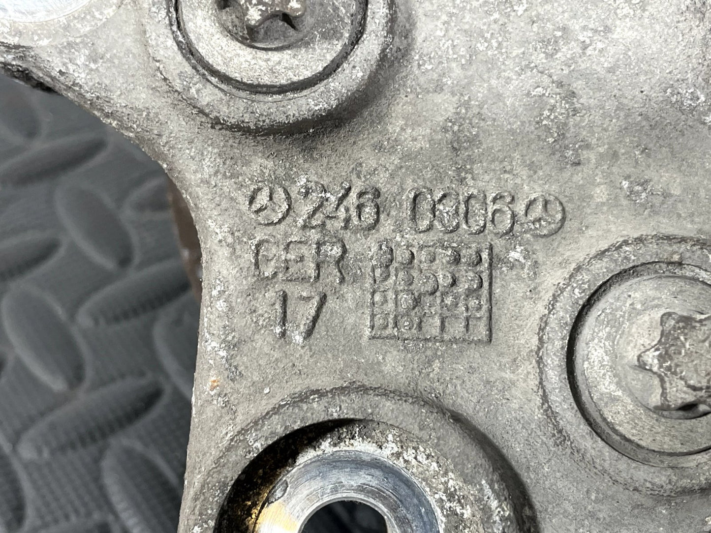 12-18  MERCEDES A B CLA W176 W246 C117 REAR PASSENGER SIDE WHEEL HUB A2460306