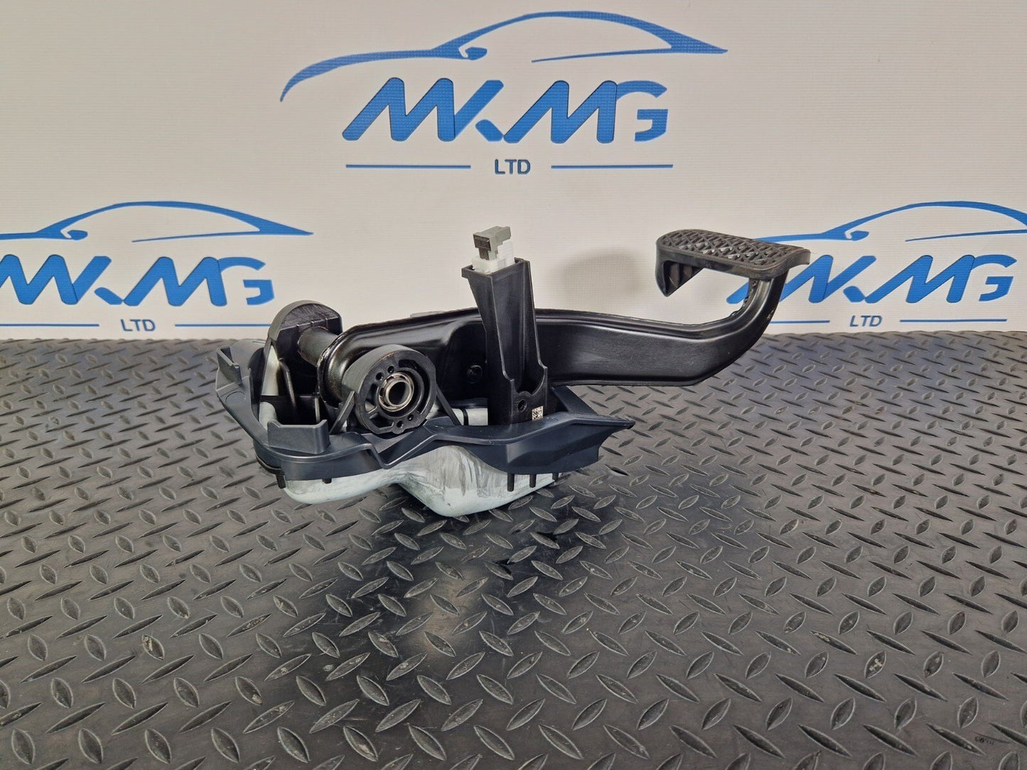 14-21 MERCEDES BENZ C200d W205 GENUINE BRAKE PEDAL A2052920515 A2052920507