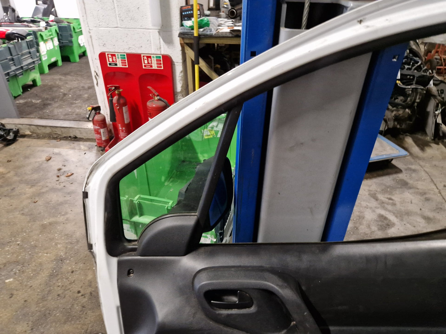 Peugeot Partner B9 Cargo Van Front Right Complete Door in Banquise White EWP