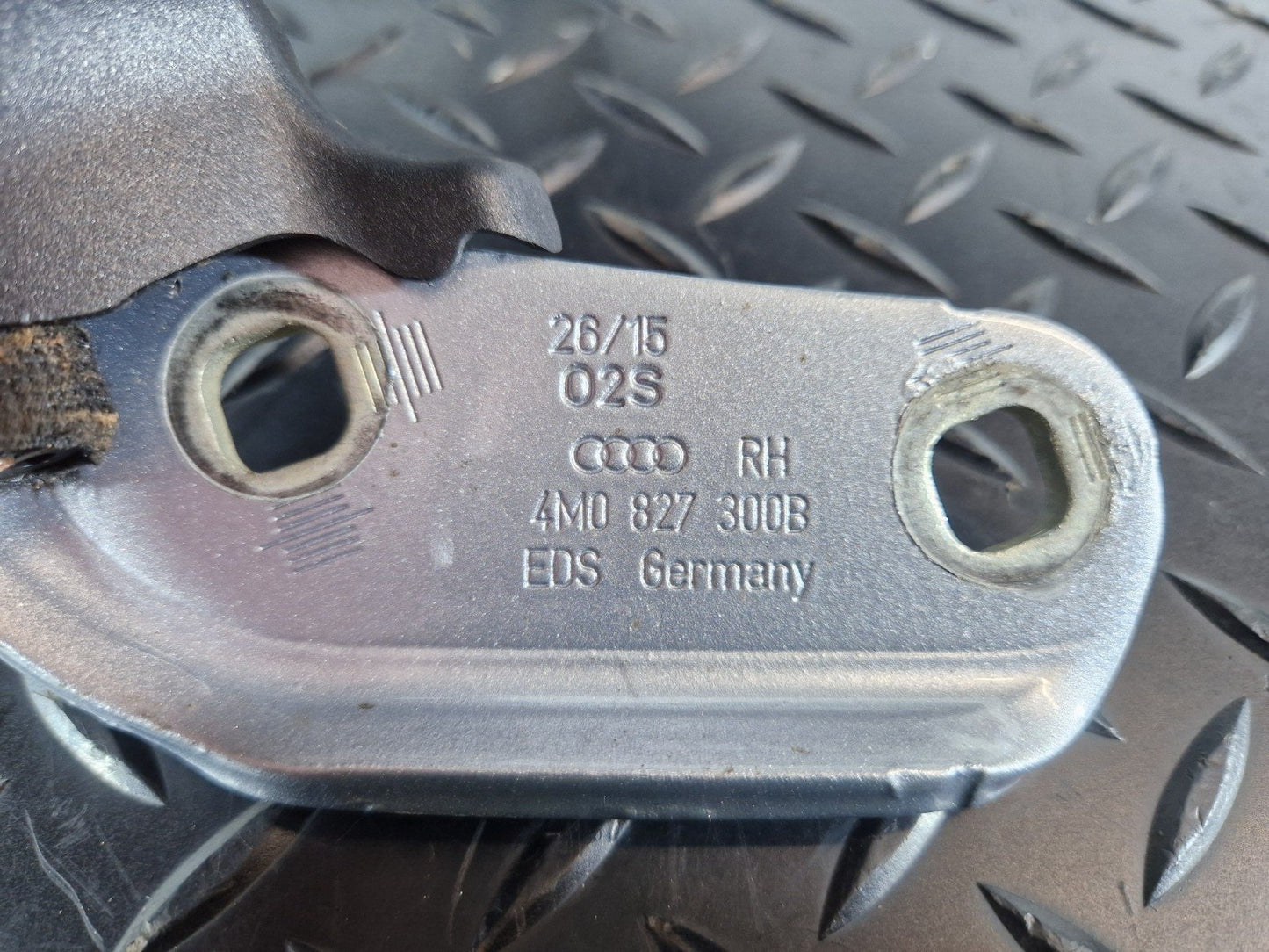 16-20 AUDI Q7 4M GENUINE REAR RIGHT O/S/R TAILGATE LIFT MOTOR & HINGE 4M0827852A