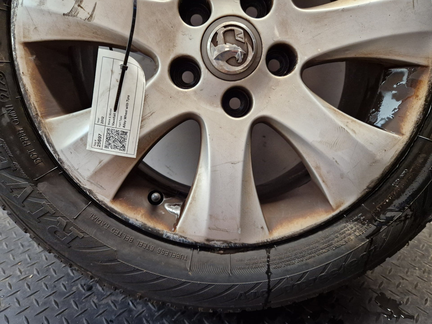 Vauxhall Meriva MK2 (B) (4470) 16" Alloy Wheel with Tyre 205/55/16 ~6mm 13260605