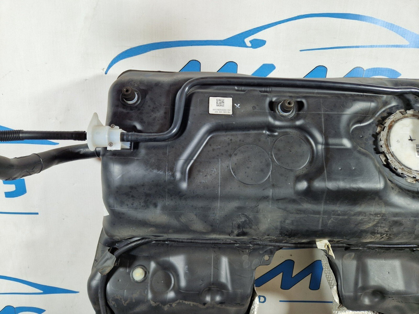 10-17 AUDI A8 4H PETROL FUEL TANK & PUMP 4H0201021BH