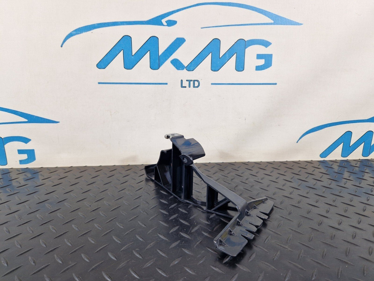 14-19 MERCEDES BENZ GLA X156 REAR LEFT BUMPER HOLDER BRACKET A1568853300
