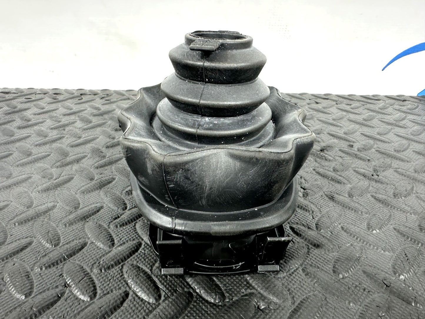 16-19 AUDI A4 B9 GENUINE GEARSTICK RUBBER SEAL TRIM 8W0711406
