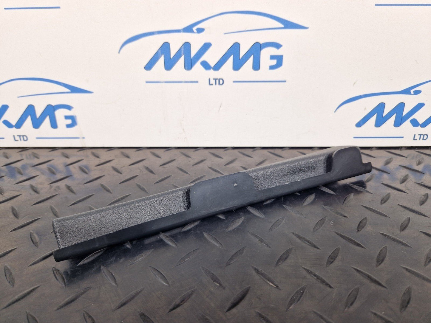 16-19 AUDI A4 B9 GENUINE RIGHT DRIVER SIDE A PILLAR BRACKET 8W0868204