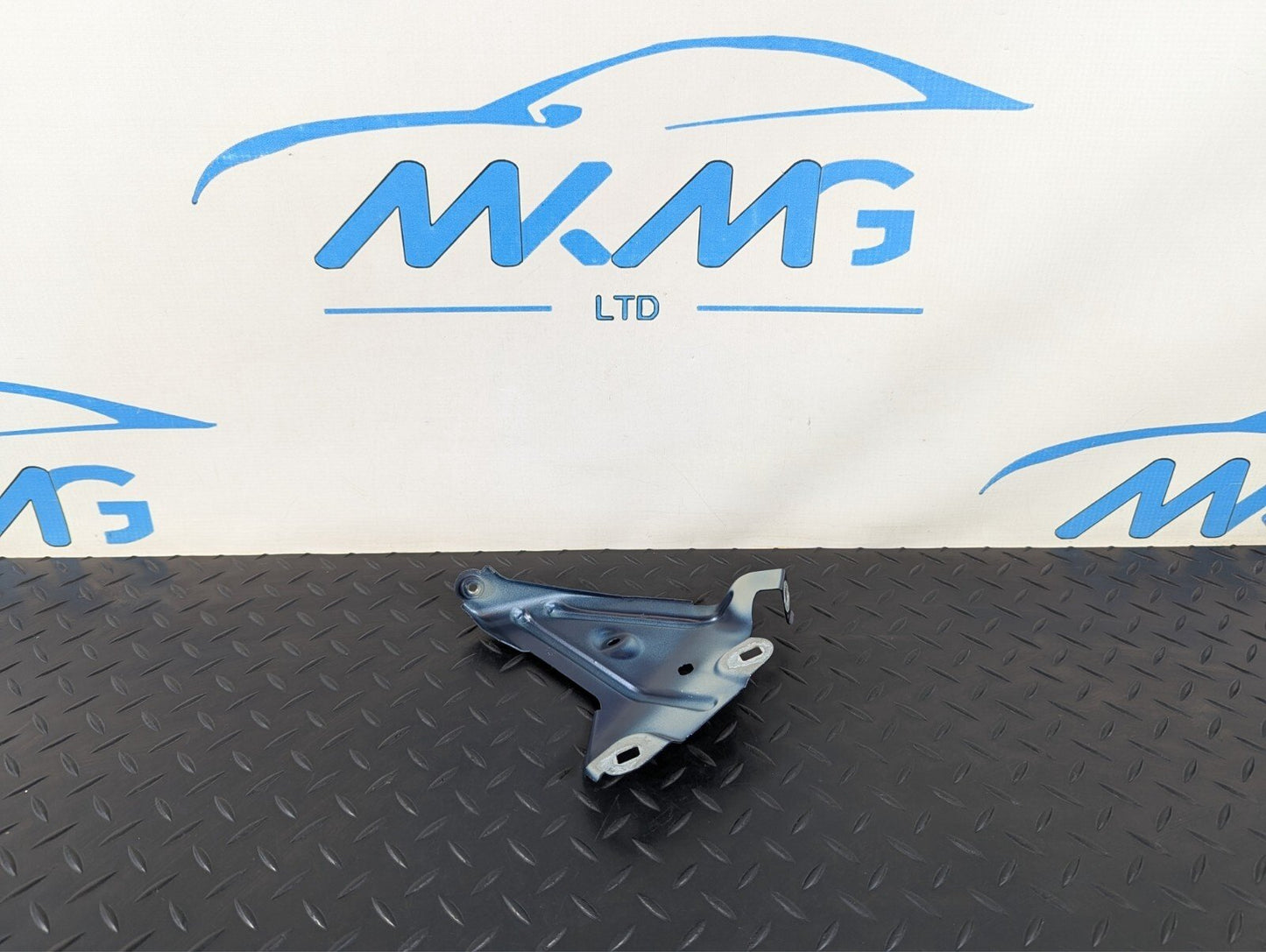 16-22 BMW X1 F48 FRONT RIGHT DRIVER SIDE WING FENDER BLUE BRACKET HOLDER 7351516