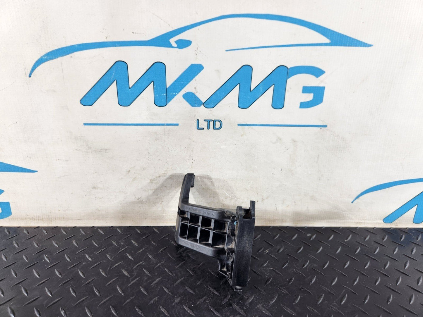 19-ON MERCEDES BENZ B CLASS W247 WATER COOLANT HOSE HOLDER A2475010020