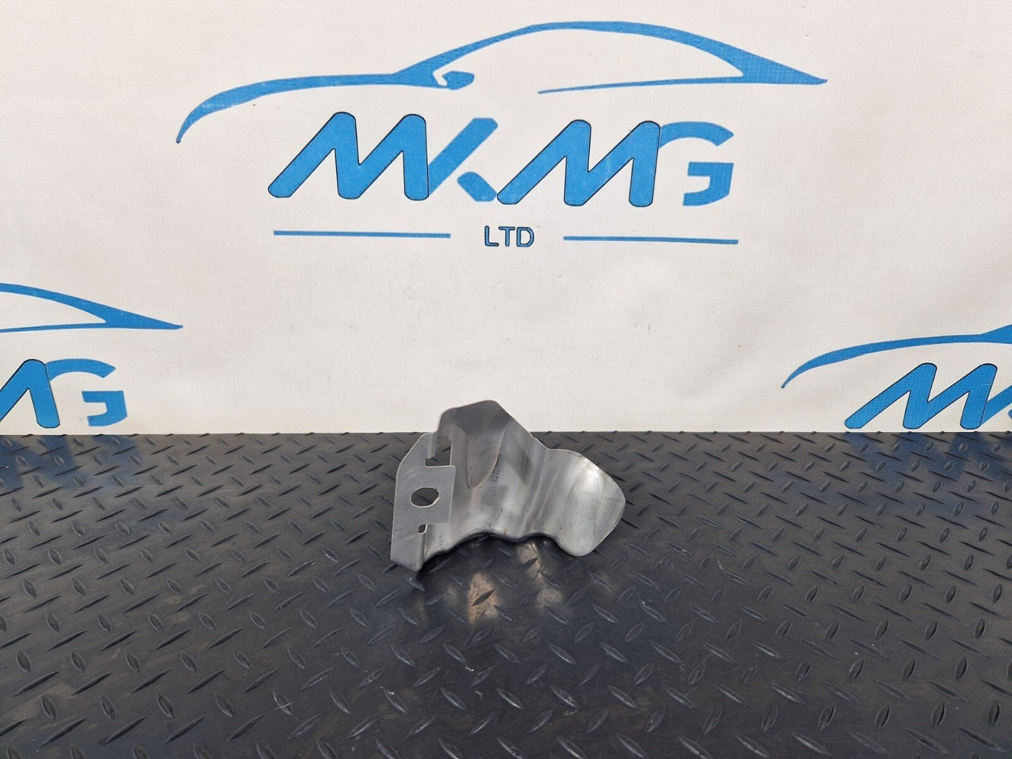 14-21 MERCEDES BENZ C200 W205 GENUINE BRACKET A2054750046