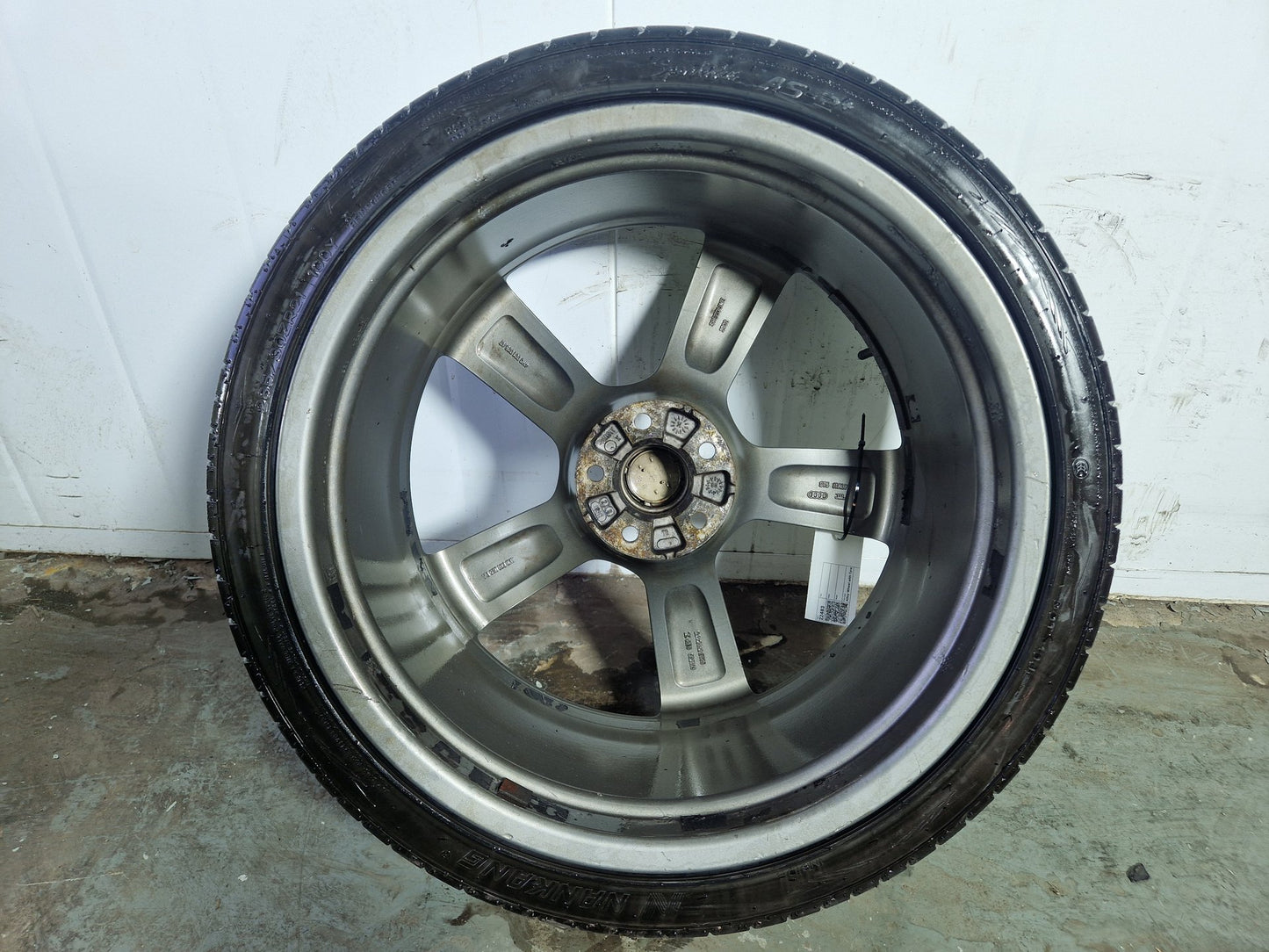Audi A7 21" Alloy Wheel with Tyre 285/30/21 6mm 4H0601025AT