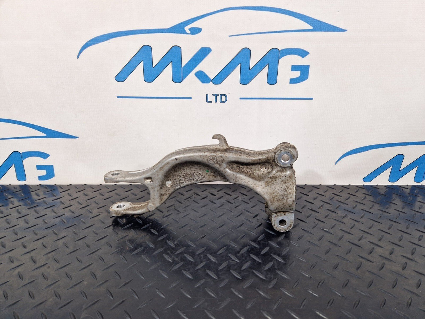 16-19 AUDI A4 B9 FRONT LEFT SIDE SUSPENSION STRUT BRACKET 8W0413037