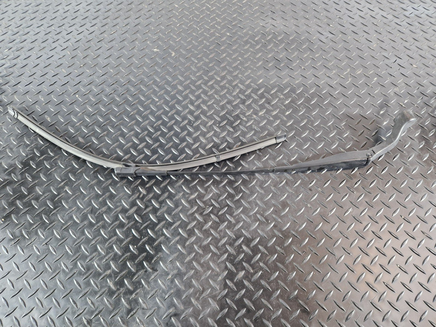 19-ON MERCEDES BENZ B CLASS W247 OEM RIGHT O/S WIPER ARM A2478204700