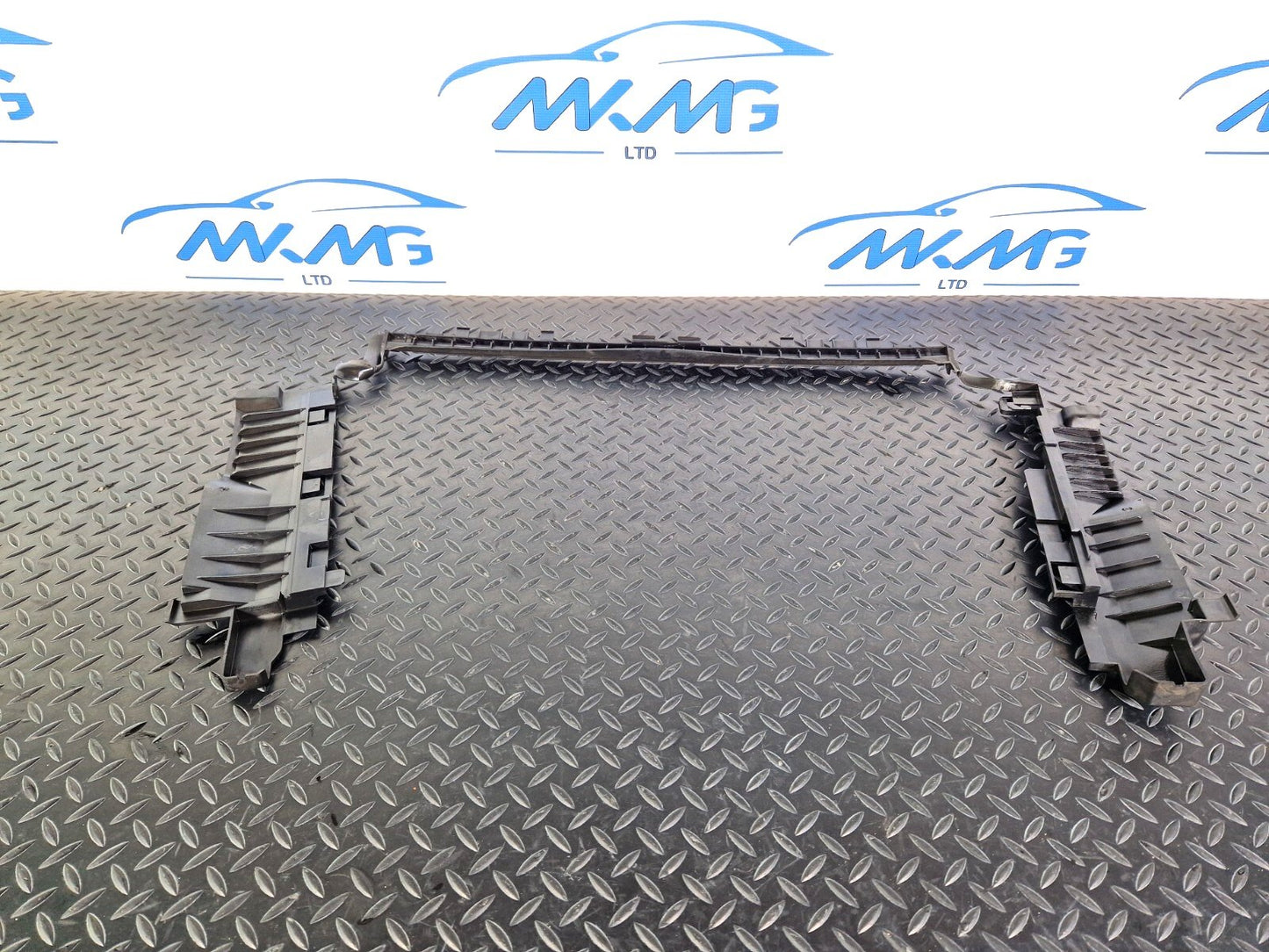 14-21 MERCEDES BENZ C200d W205 UPPER AIR DUCTING FOR RADIATOR A2055050430